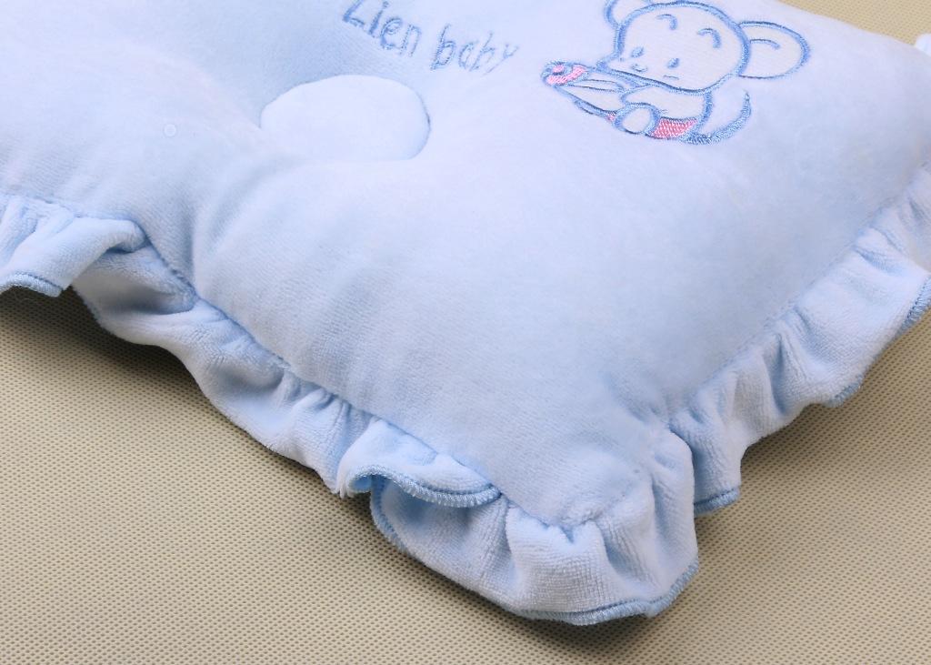 婴儿枕可以帮助宝宝的头部定型