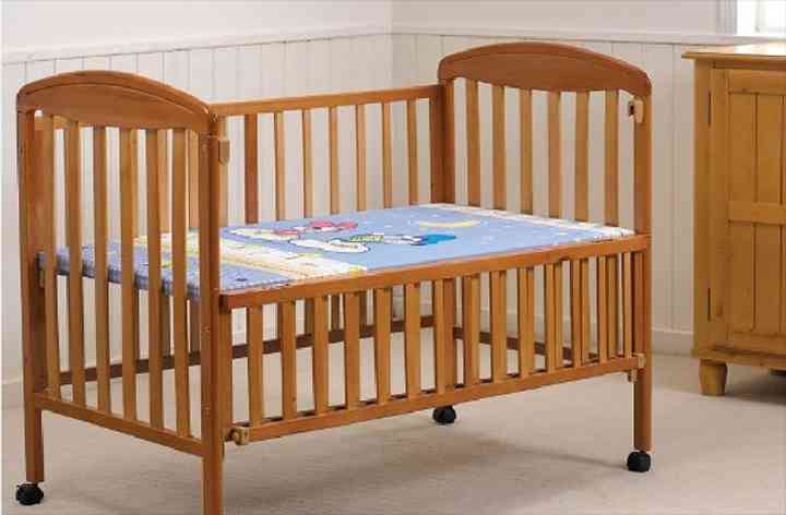 如何选择婴儿床尺寸