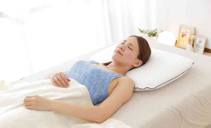 哺乳期应平躺睡觉帮助消除硬块