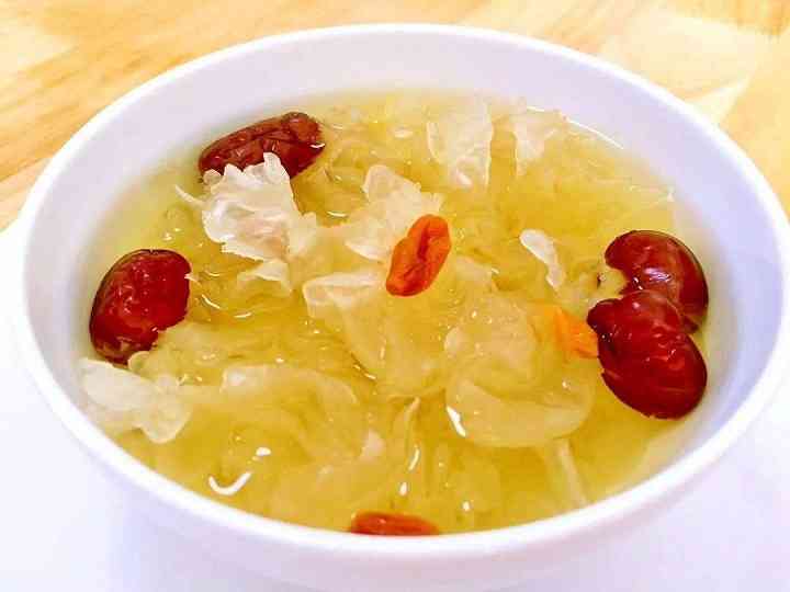 红枣银耳鸡蛋汤可以催经