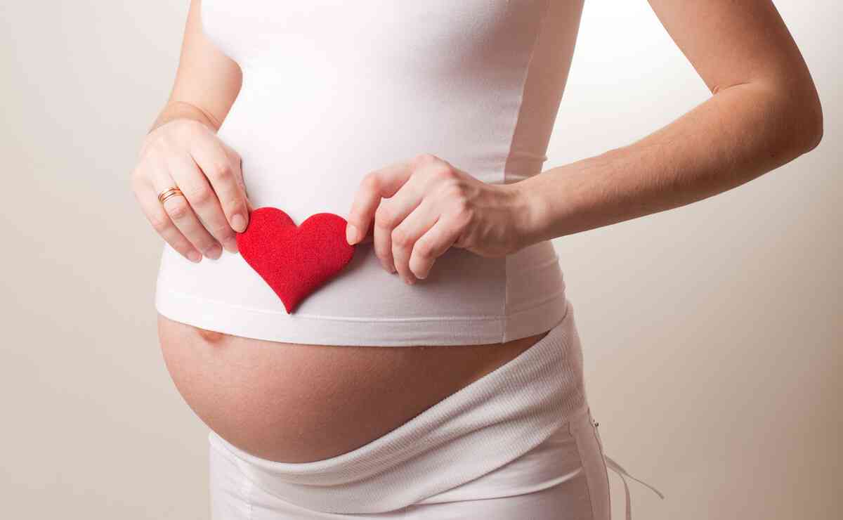 早孕期间孕妇需要营养均衡全面