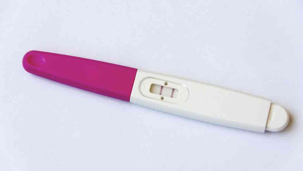 早孕试纸是检测尿液中绒毛膜促性腺激素浓度来确定是否怀孕的