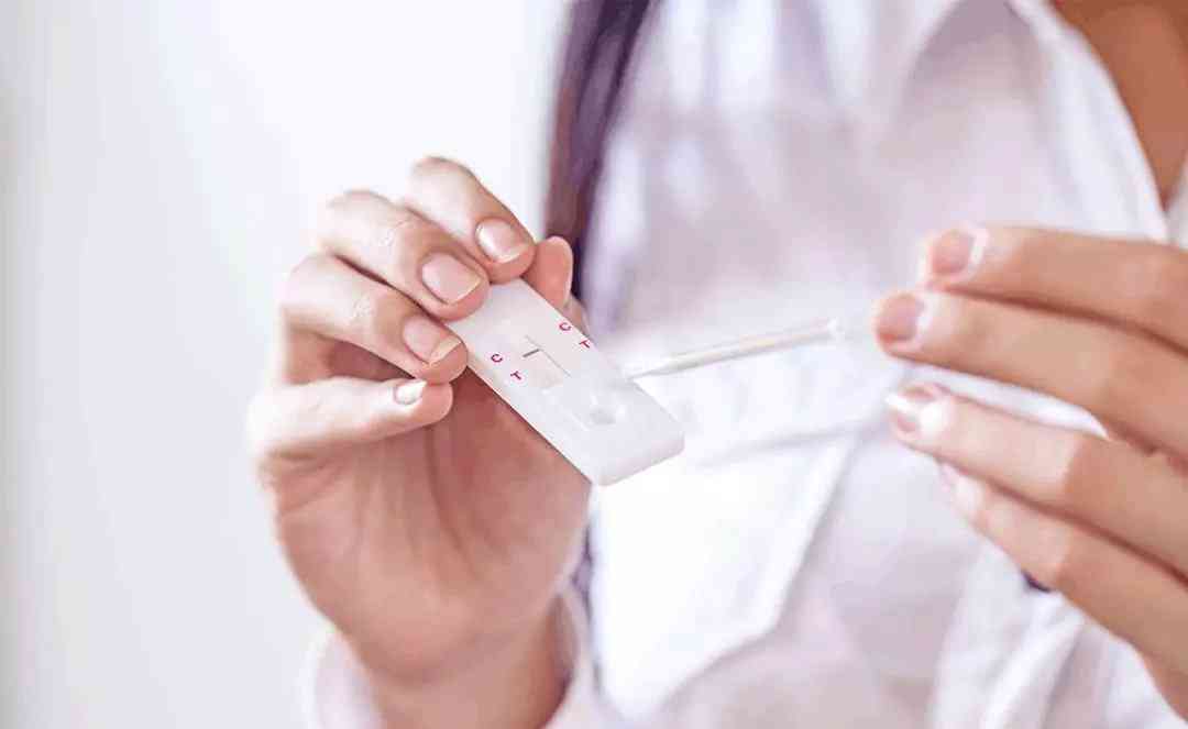 验孕棒是通过晨尿来检测HCG的水平值，从而判断是否已经怀孕