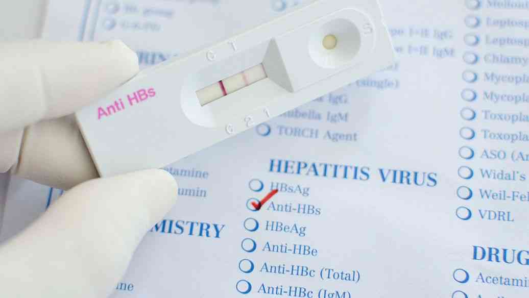 验孕棒通过检测尿液中所含的HCG判定怀孕与否