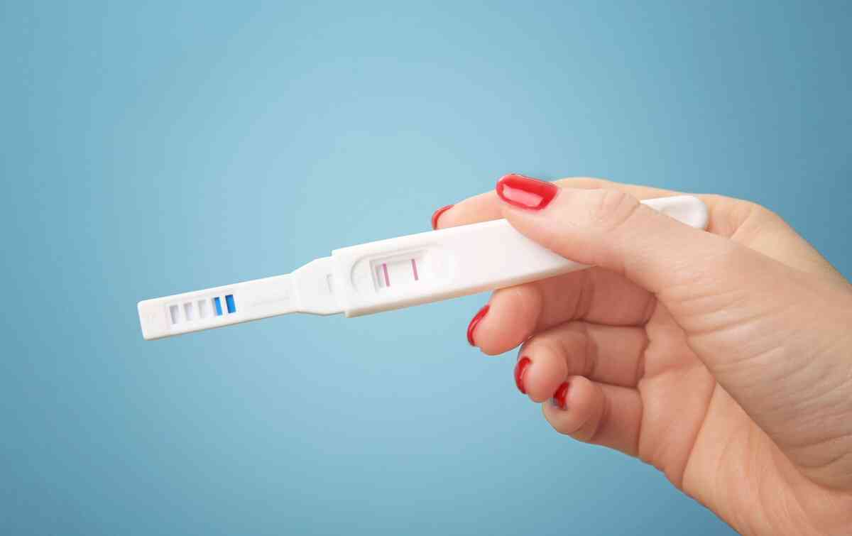 验孕棒检测后会有阴性、阳型、弱阳性和无效几种结果