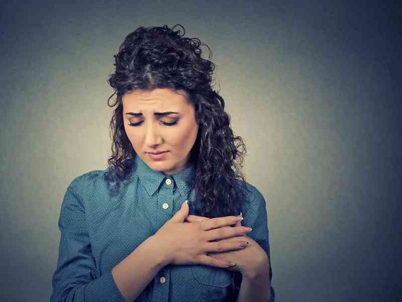 哺乳期乳腺炎症状表现为胀痛、疼痛
