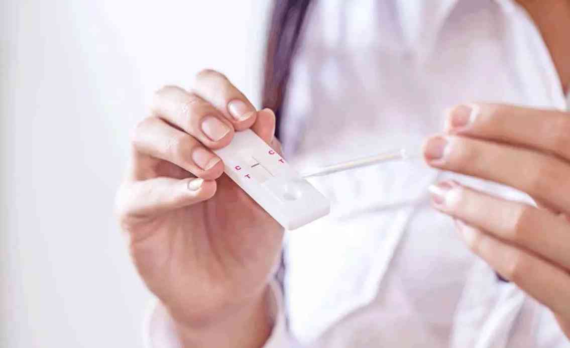 验孕棒检测时会有阴性、阳性和弱阳性的结果