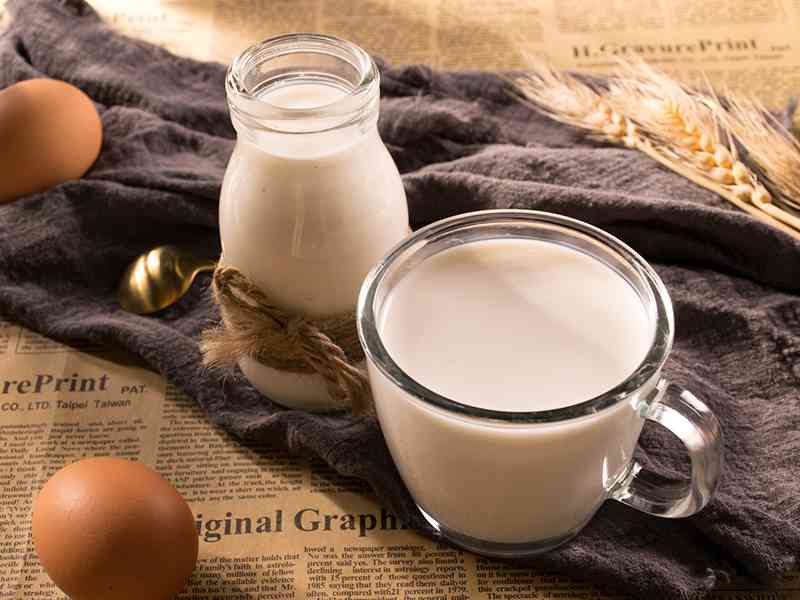 叶酸片可以与食物粥或牛奶一起服用的，但是不建议与茶水同服
