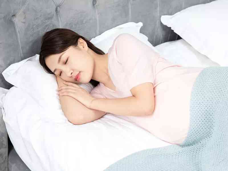 孕妇可以通过改变睡姿改善腿抽筋