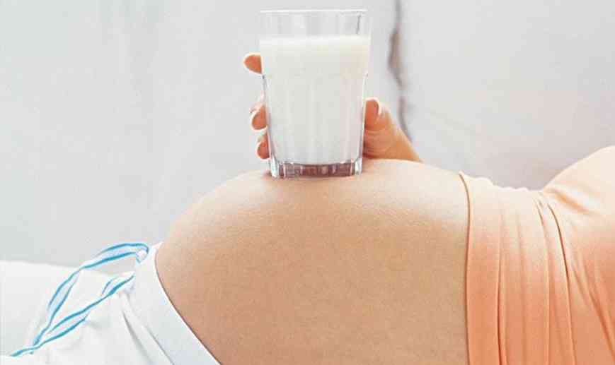 怀孕中晚期会出现奶水