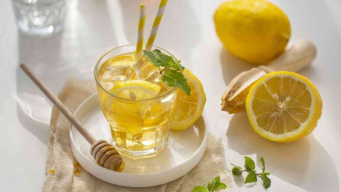 喝柠檬水可以美容养颜