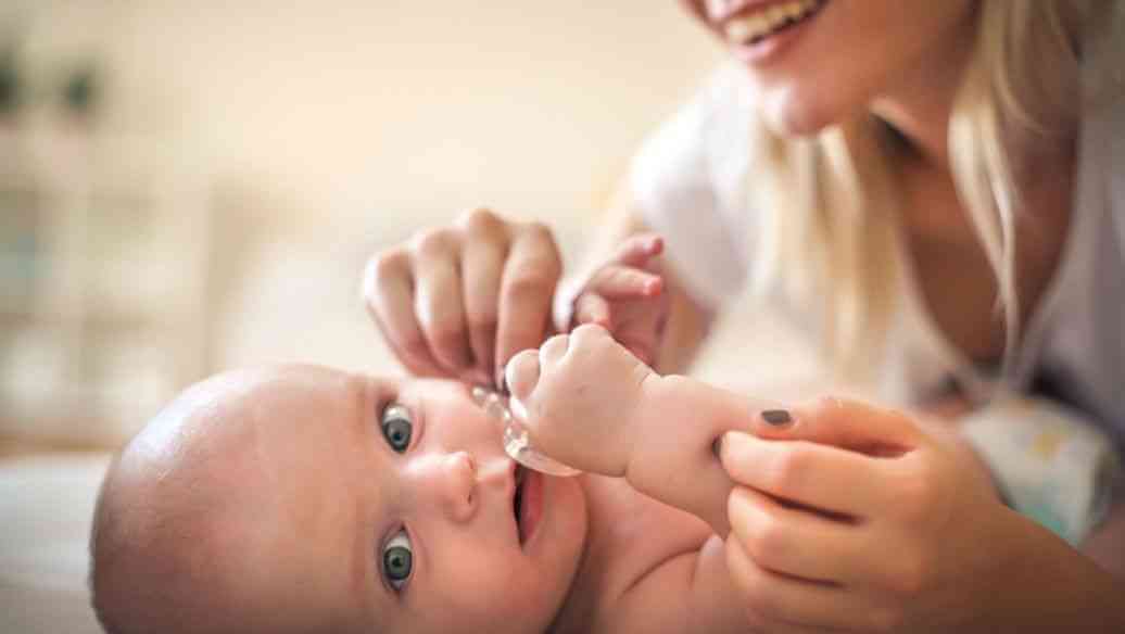 小儿腹部按摩可以帮助宝宝排气