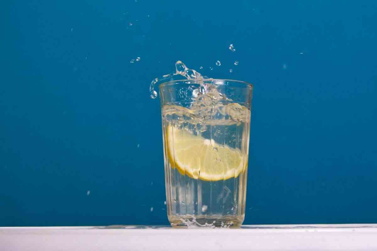 柠檬水可以减轻流鼻涕的症状，祛风寒