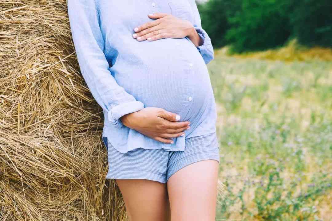 孕妇怀孕期间可以喝绿茶,促进胎儿发育
