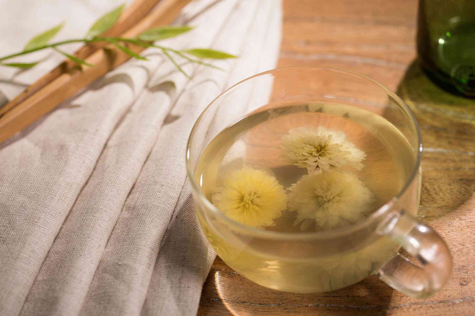 菊花茶的原料就是菊花对于过敏性结膜炎患者会加重病情