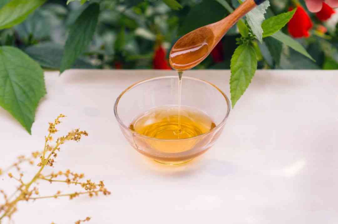 蜂蜜可以清热解毒解郁通络的作用