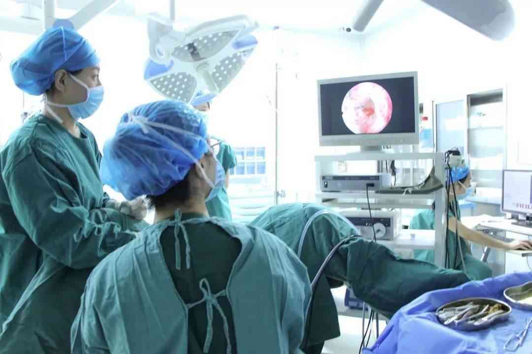 宫腔镜是一种纤维光源内窥镜