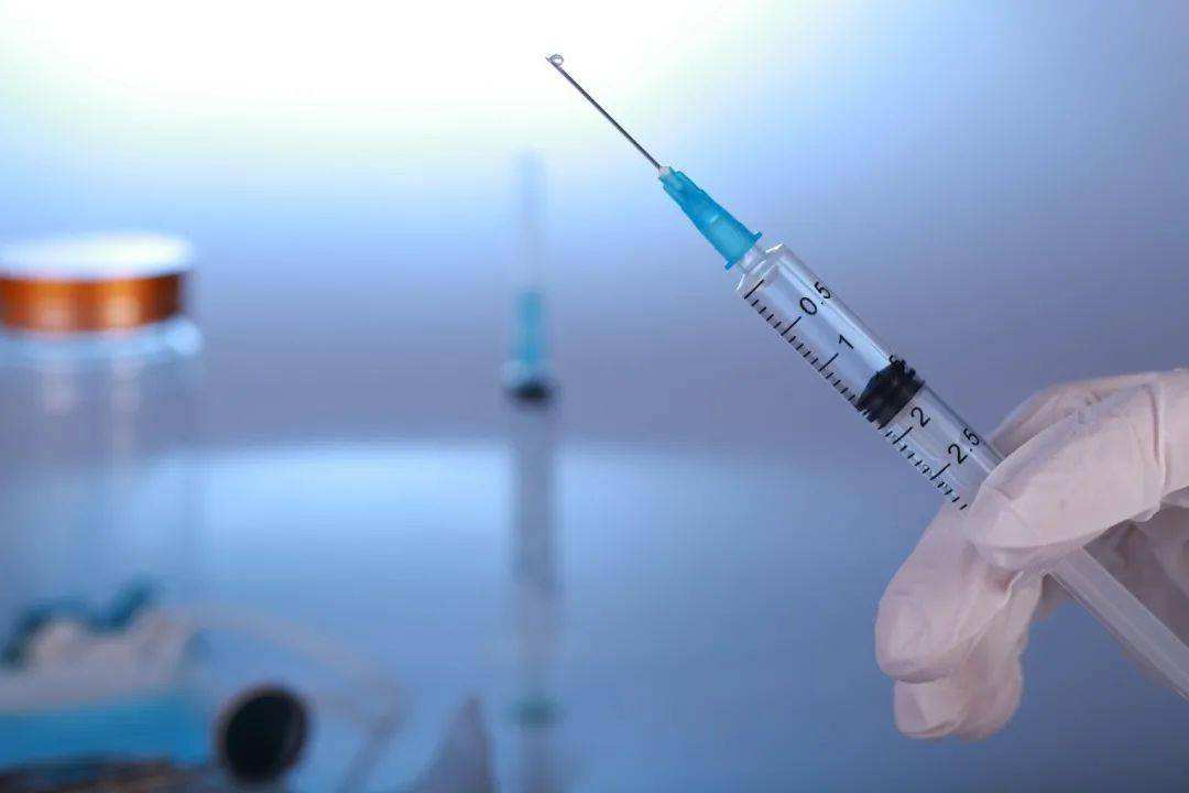 为患者接种甲流疫苗的工作人员要操作规范
