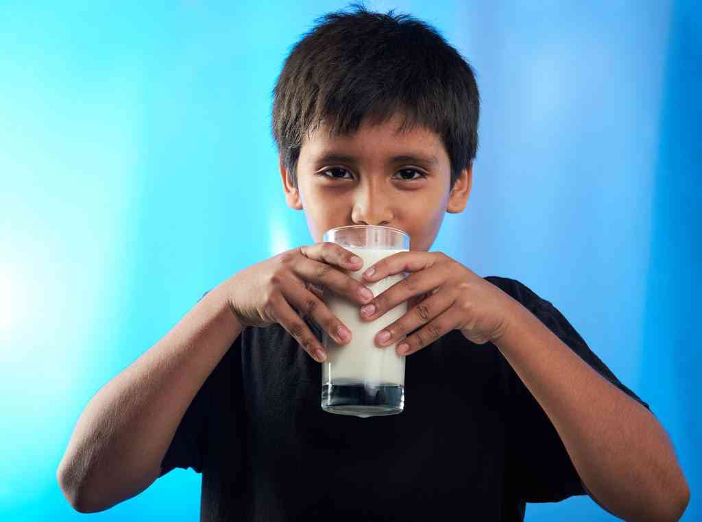 猛涨期喝牛奶有助于长高