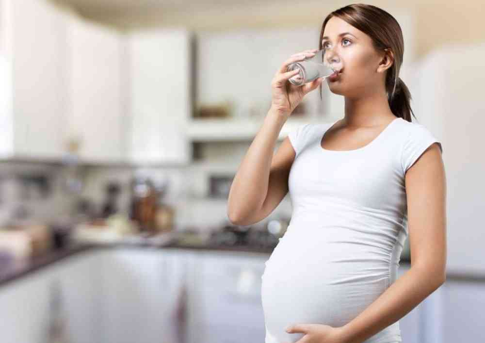 怀孕便秘可以通过多喝水解决