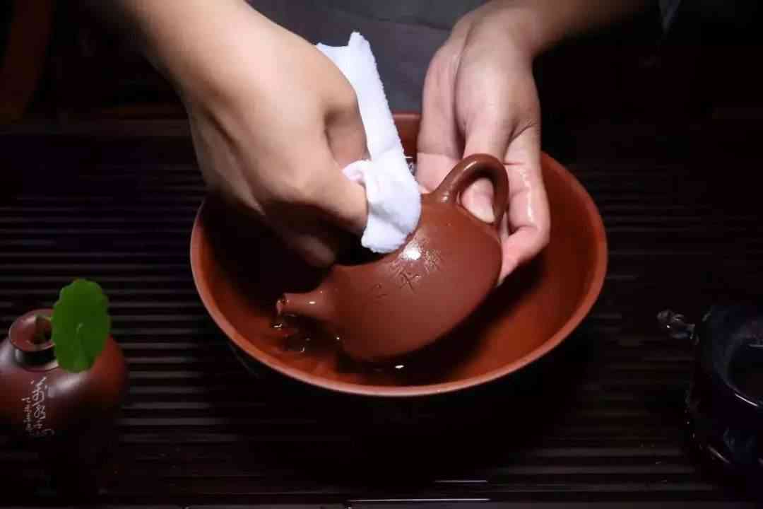 小苏打可以用来清除茶垢