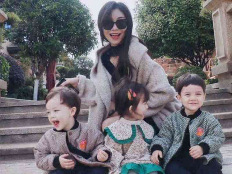 李雪珂和她的三个孩子