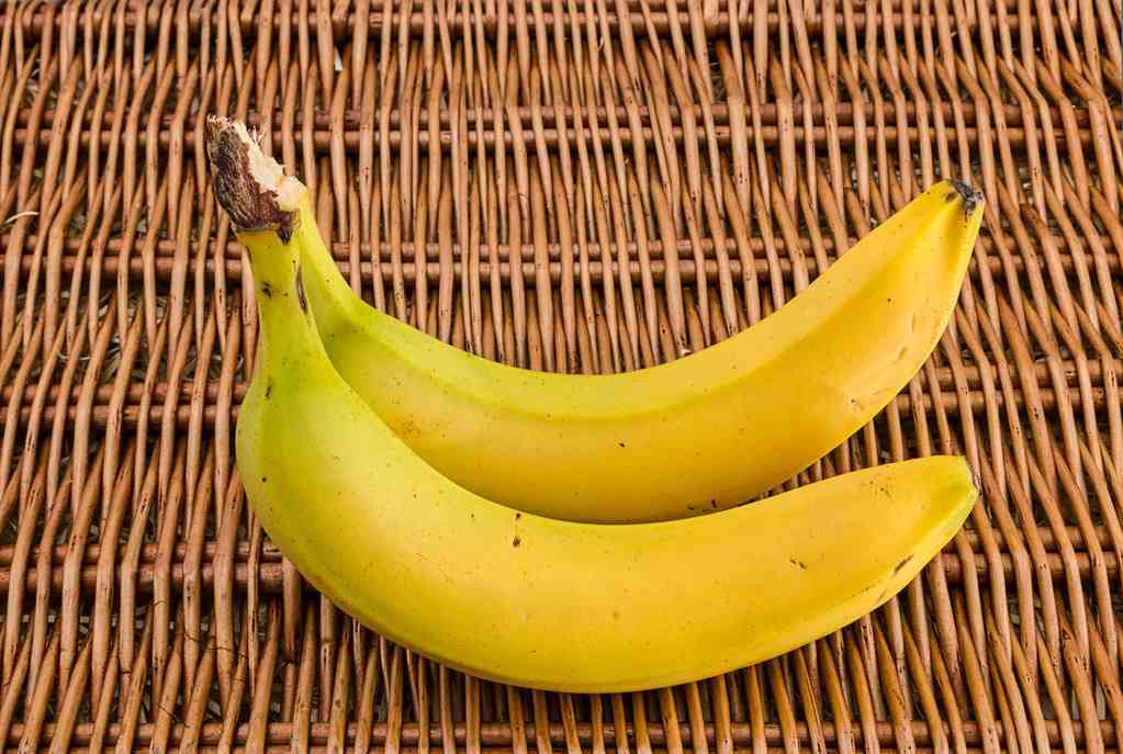 香蕉有纤维素和果糖如果摄取过量是会引起腹胀的