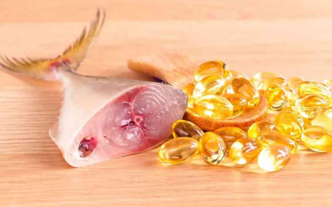鱼肝油指深海鱼类的肝脏炼制的油脂
