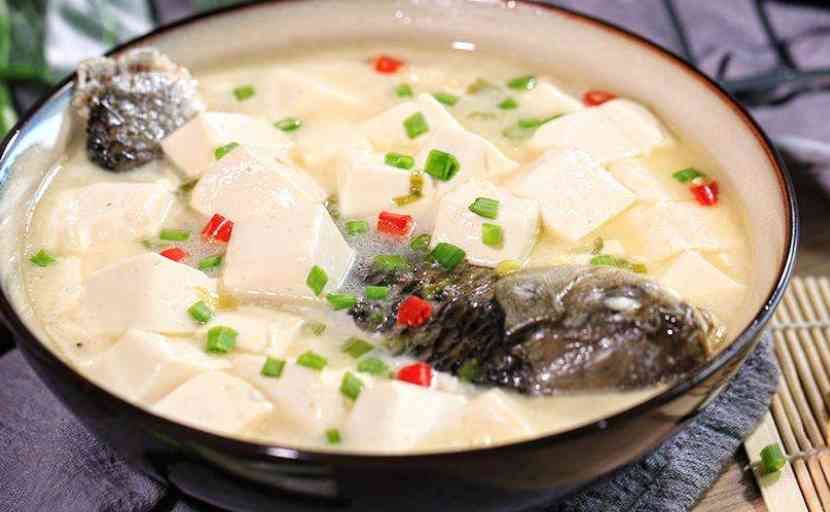 鲢鱼炖豆腐图片