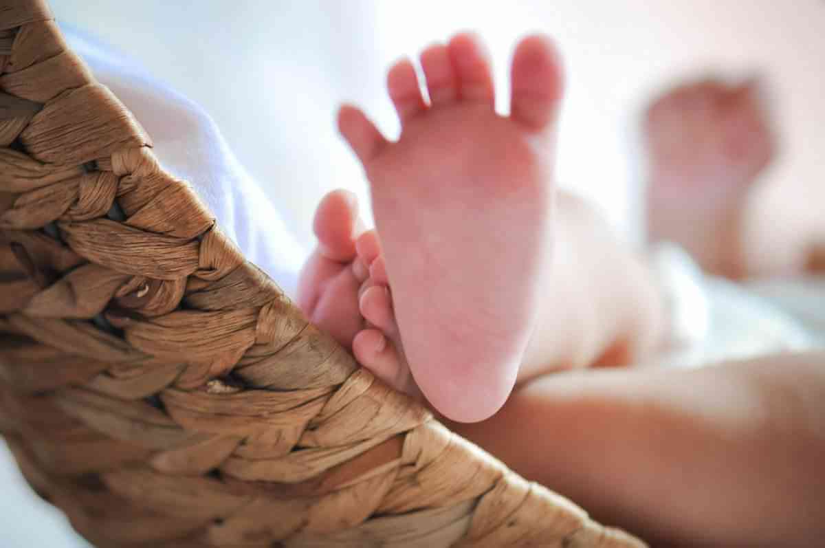 新生儿按脚印不是按手印的原因