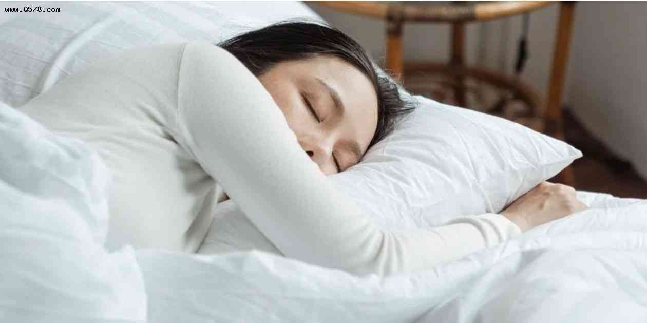 取左侧卧位睡觉可以缓解孕妇腰痛