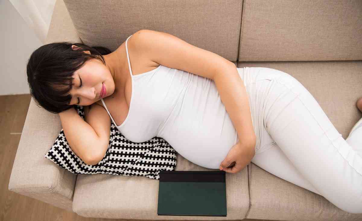 孕中期睡觉姿势