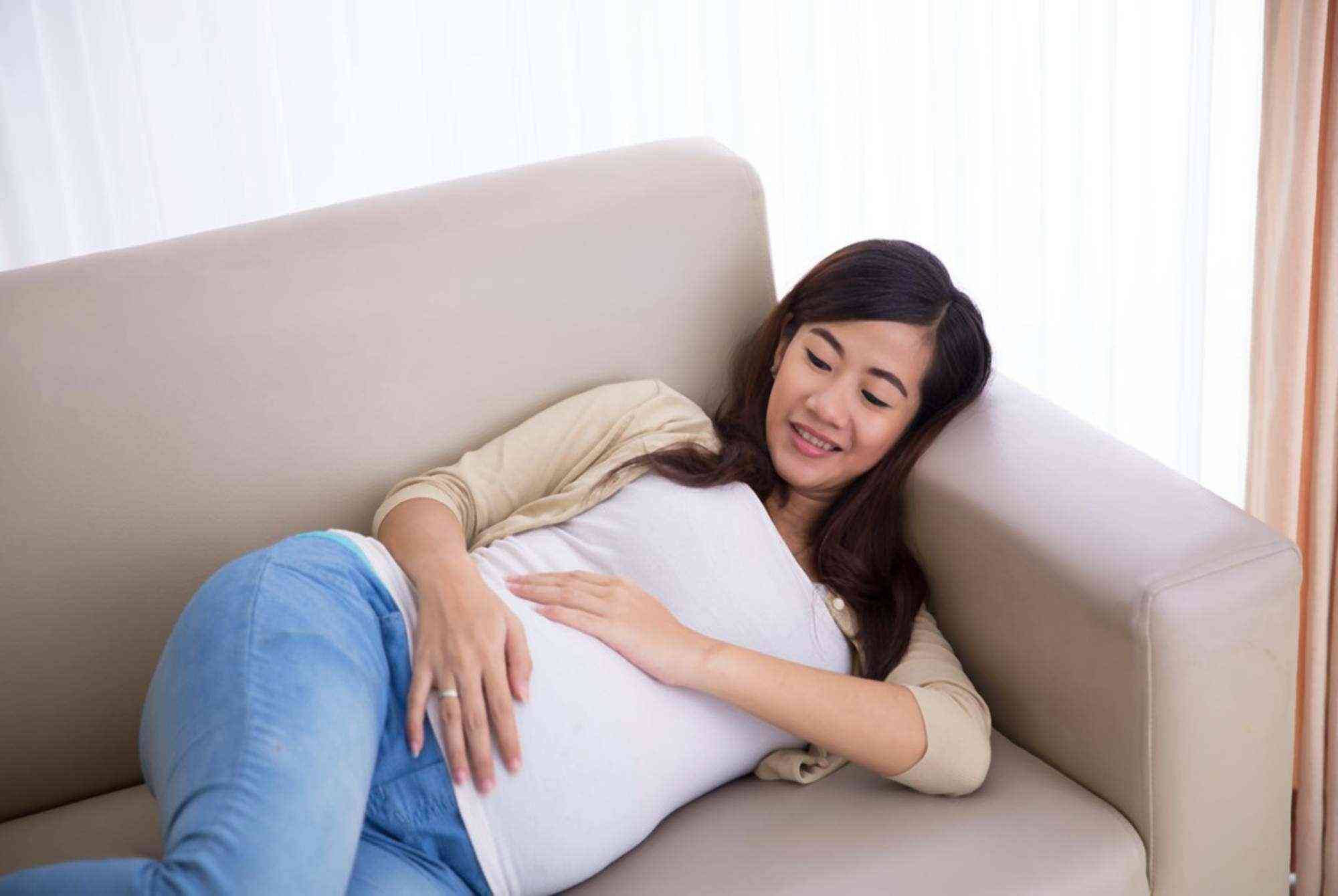 孕妇嘴角起泡需要作息正常才能缓解