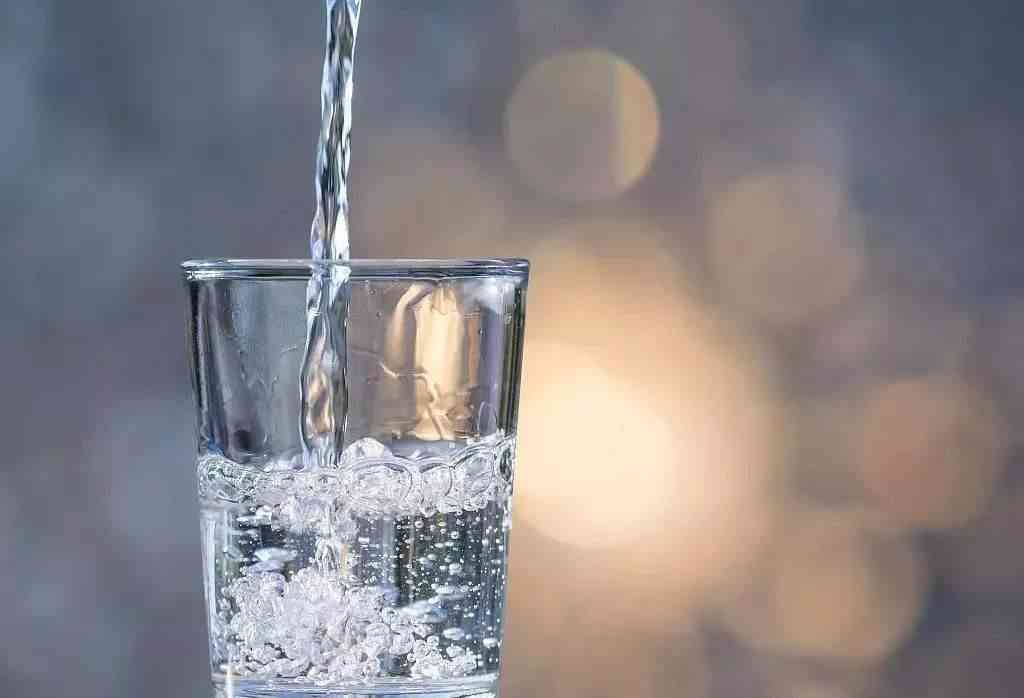 多喝水可以改善孕妇嘴角起泡