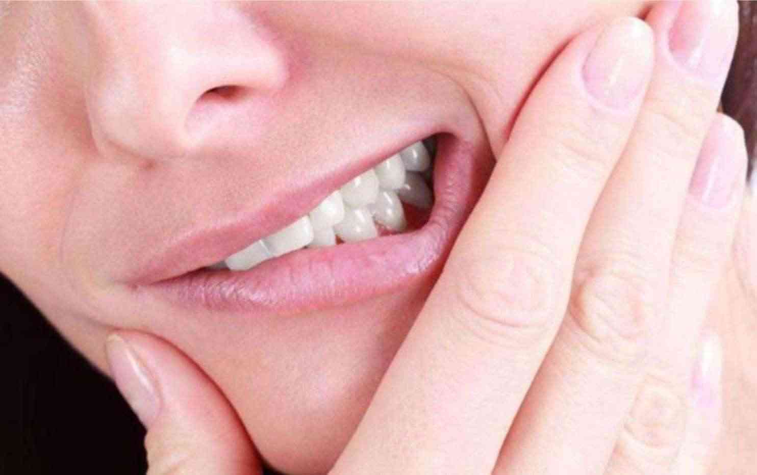 牙齿发酸与口腔护理有关系