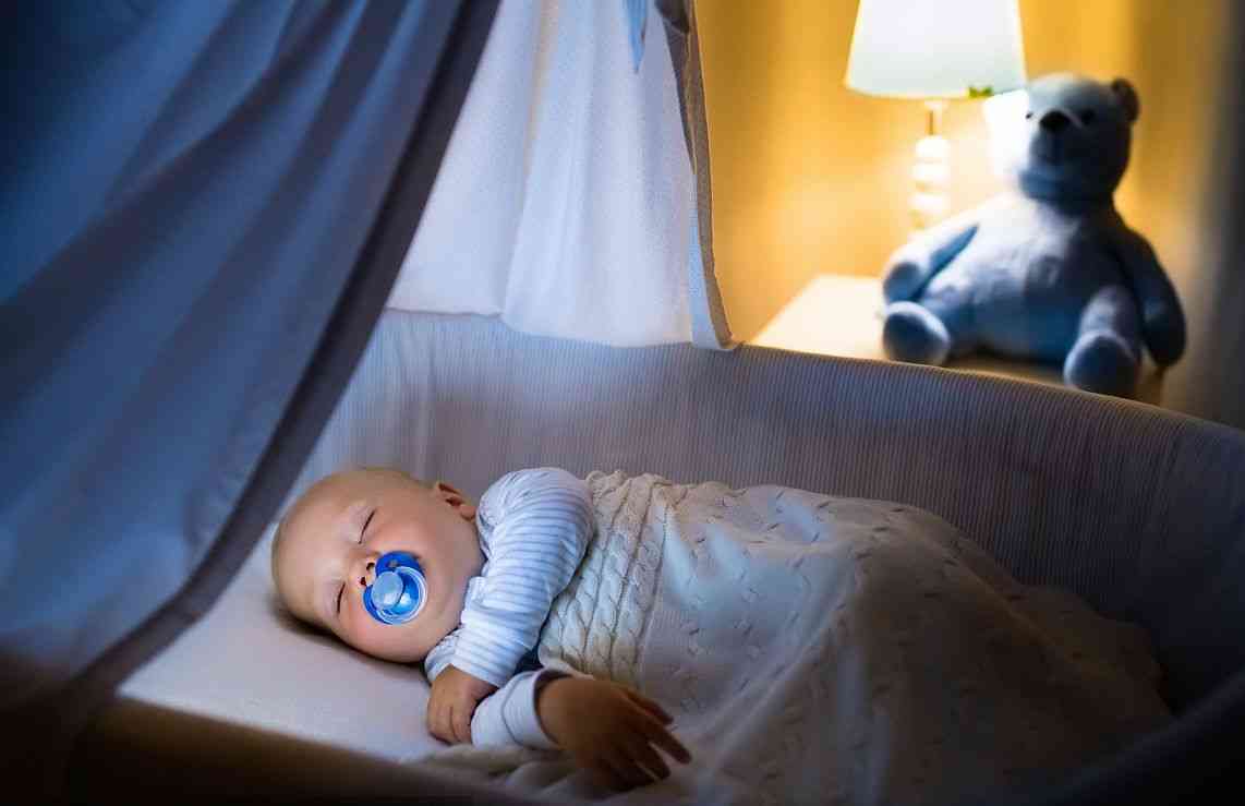 要给宝宝营造合适的睡眠环境