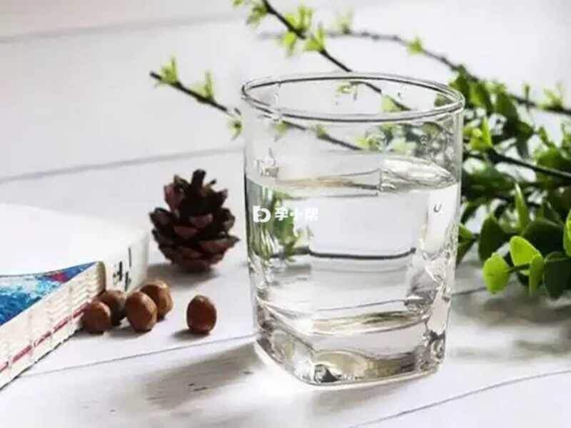 喝淡盐水可以防止电解质失衡  
