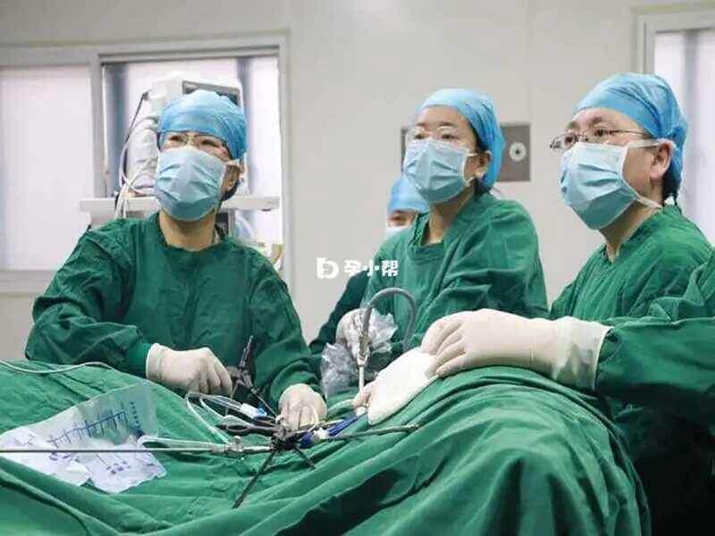 腹腔镜下输卵管修复术