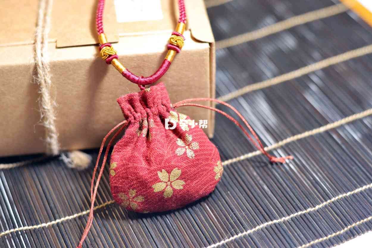 胎毛可以放到红布荷包中