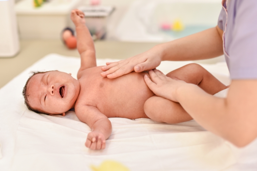 新生儿很容易患上新生儿黄疸、肺炎、湿疹、肠绞痛、红屁股、鹅口疮等疾病
