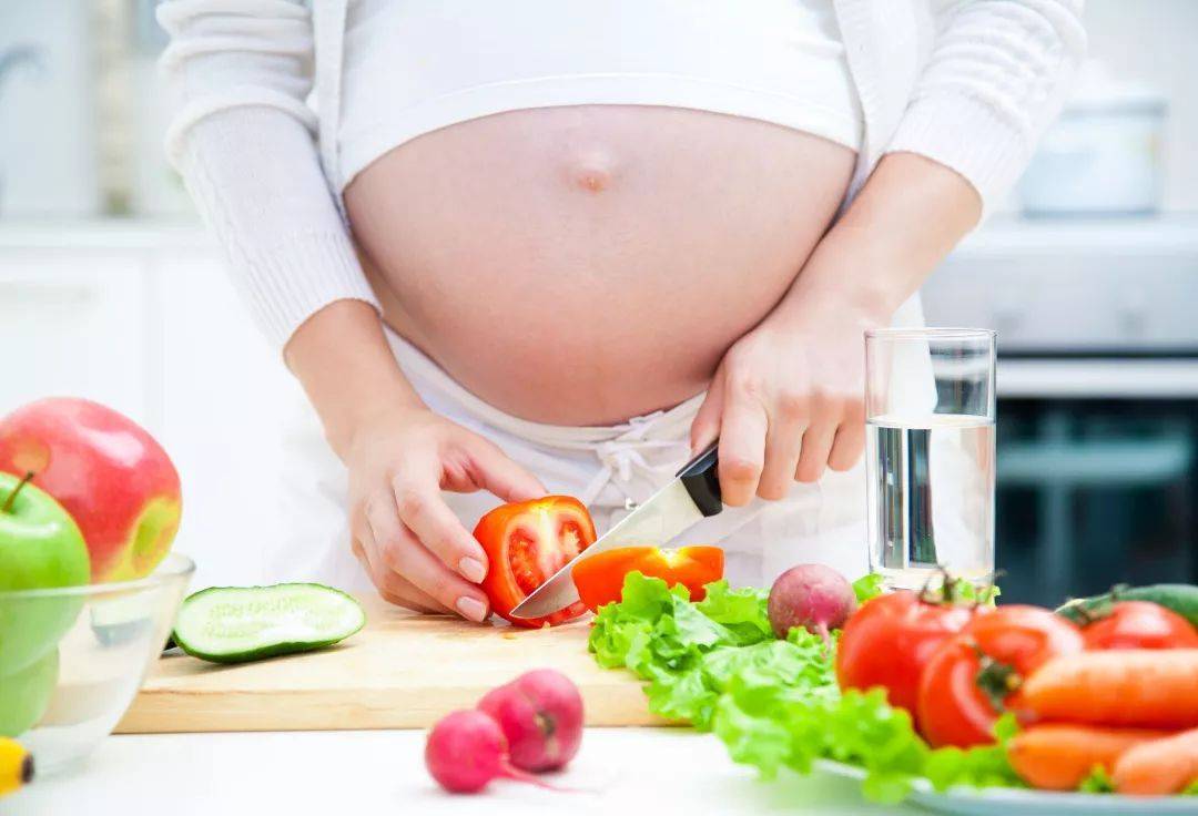 怀孕初期的孕妇食欲不佳