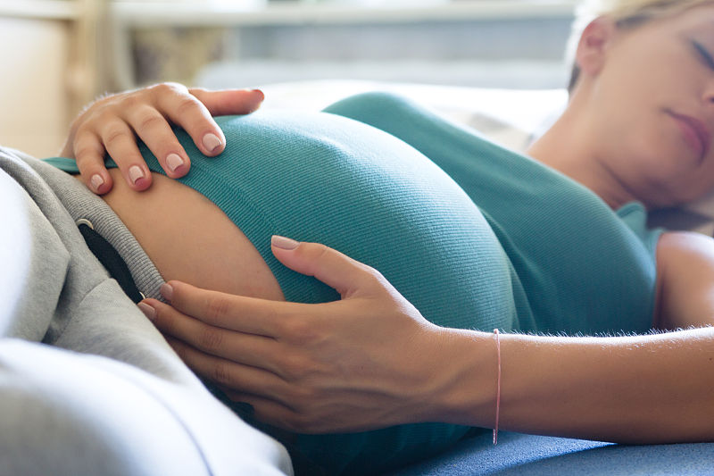 孕妇改变体位有利于治疗胎儿窘迫