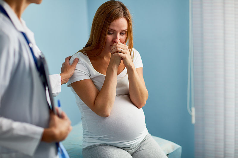 孕妇在孕晚期会出现胸闷气短