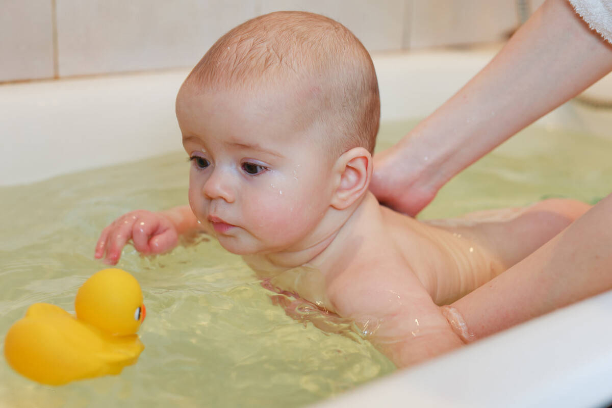 宝宝洗澡用护脐贴可以防感染
