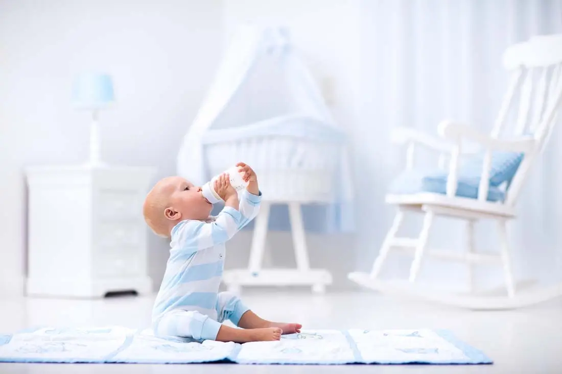 呛奶一般在宝宝饮奶的时候发生