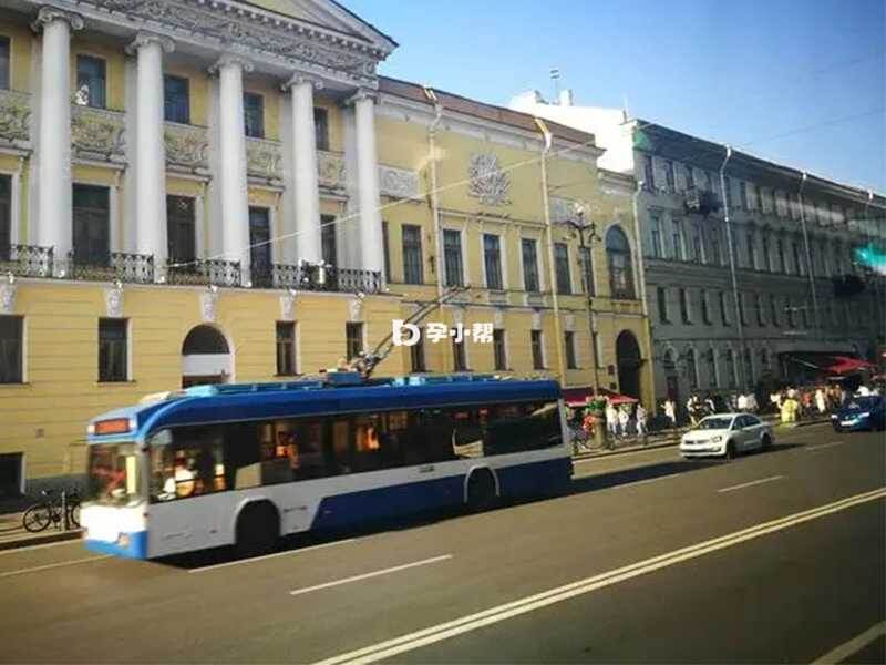 在俄罗斯很多人用公交出行